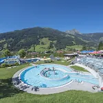 & Appartementhaus Haussteiner Apart-hotel Dorfgastein