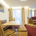 Apart-hotel & Appartementhaus Haussteiner 4*