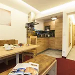 & Appartementhaus Haussteiner Apart-hotel 4*