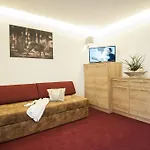 & Appartementhaus Haussteiner Apart-hotel 4*