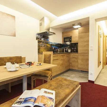 & Appartementhaus Haussteiner Lägenhetshotell 4*
