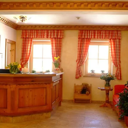 & Appartementhaus Haussteiner Lägenhetshotell 4*
