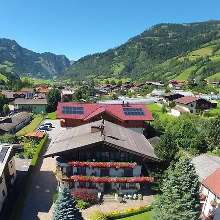 Lägenhetshotell & Appartementhaus Haussteiner Dorfgastein