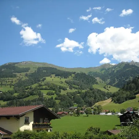& Appartementhaus Haussteiner Dorfgastein