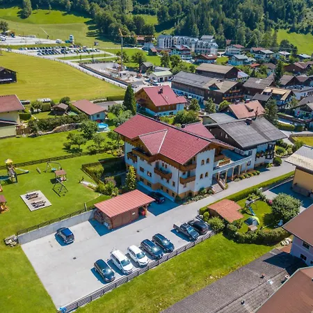 & Appartementhaus Haussteiner Lägenhetshotell 4*